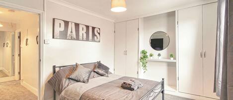 3 soverom, strykejern/-brett, wi-fi (inkludert) og sengetøy