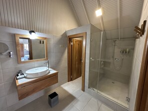 Standaard tweepersoonskamer, 1 kingsize bed | Badkamer