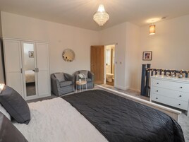 1 quarto, individualmente decorados, individualmente mobiliados