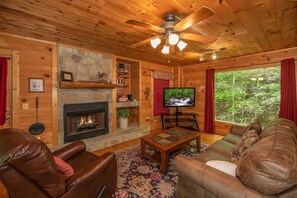 Smart TV, fireplace, video games, table tennis - A Gatlinburg Game House For 6 (GATLINBURG)