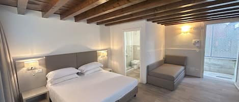 Executive Double Room, 1 Bedroom | Hypo-allergenic bedding, down duvets, minibar, in-room safe
