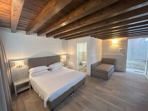 Executive Double Room, 1 Bedroom | Hypo-allergenic bedding, down comforters, minibar, in-room safe - La  casetta  (Rubano)