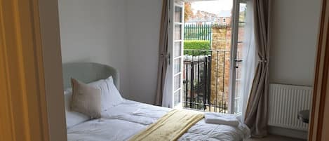 2 bedrooms, Egyptian cotton sheets, premium bedding