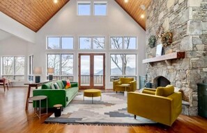 Smart TV, fireplace, books, stereo