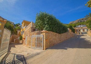 Property grounds - SAONA VILLAS (OL HELI): villa for 8 people, private swimming pool, air co (Calp)