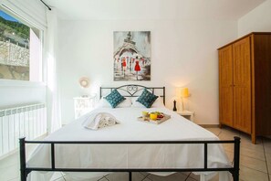 4 bedrooms, free WiFi, bed sheets - SAONA VILLAS (OL HELI): villa for 8 people, private swimming pool, air co (Calp)