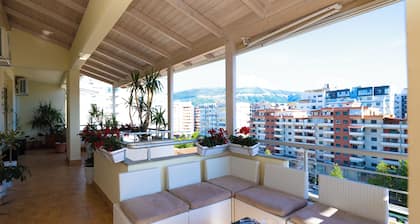 Vlore - Penthouse - Sleeps 7 - Hot Tub