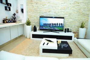 Apartment | Living area - Vlore - Penthouse - Sleeps 7 - Hot Tub (Vlorë)