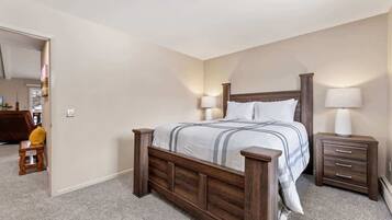 1 bedroom, desk, iron/ironing board, WiFi