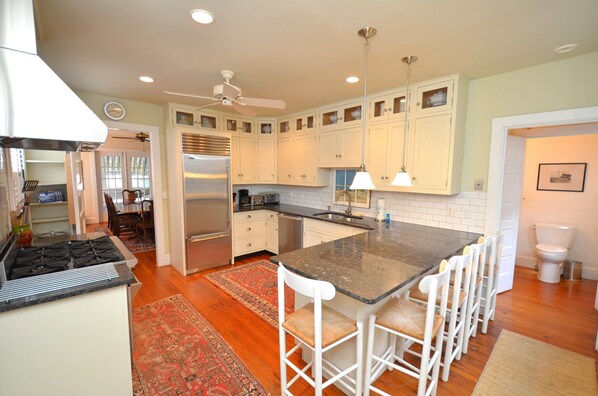 Fridge, microwave, oven, stovetop - Beautiful Ocean Block Pet Friendly Home! (Rehoboth Beach)