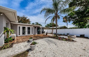 Terrace/patio - Updated Clearwater Home, Close to Beaches & Pet Friendly!  (Clearwater)