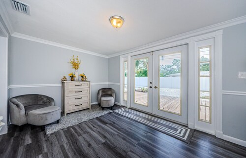 Updated Clearwater Home, Close to Beaches & Pet Friendly! 