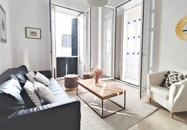 Living area - Lovely 6 balconies apartment in the Old Town! (Málaga)