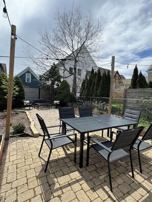 Outdoor dining - Elegant Brady St Home with Excellent Walkability (Milwaukee)