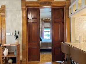 3 bedrooms, iron/ironing board, Internet, bed sheets - Incredible Historic Charm and Grace (Milwaukee)