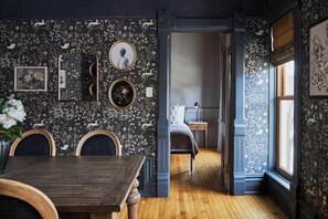 5 bedrooms, iron/ironing board, Internet, bed sheets - Gorgeous Brewers Hill Victorian (Milwaukee)