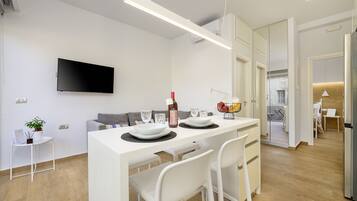 Apartamento conforto | Cozinha privada | Geladeira grande, micro-ondas, fogão, cooktop