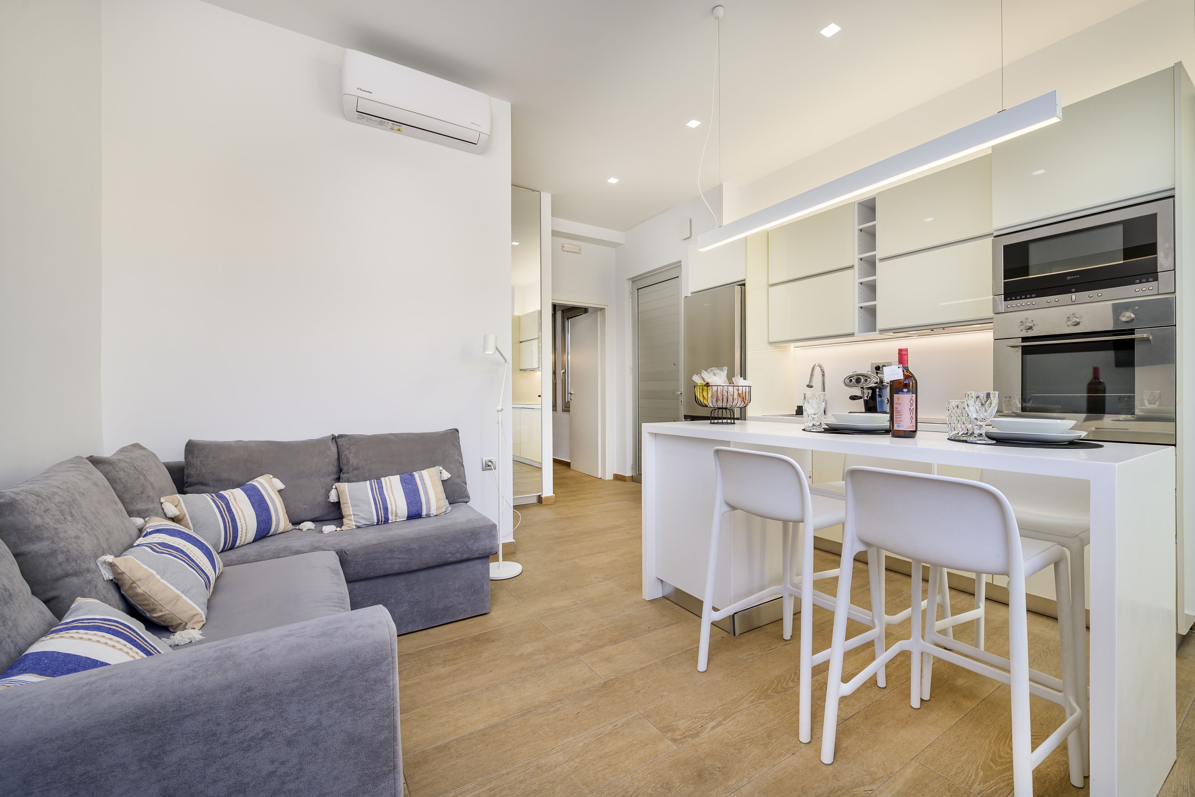 Apartamento conforto | Cozinha privada | Geladeira grande, micro-ondas, fogão, cooktop