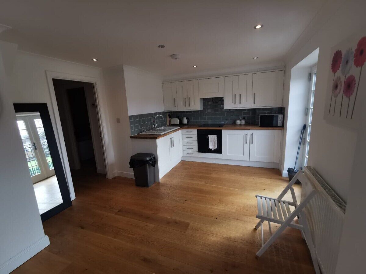 Appartement Exécutif | Cuisine partagée | Grand réfrigérateur, micro-ondes, four, lave-vaisselle