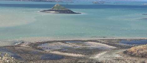 Beach nearby, sun-loungers