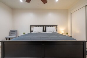 3 bedrooms, desk, WiFi