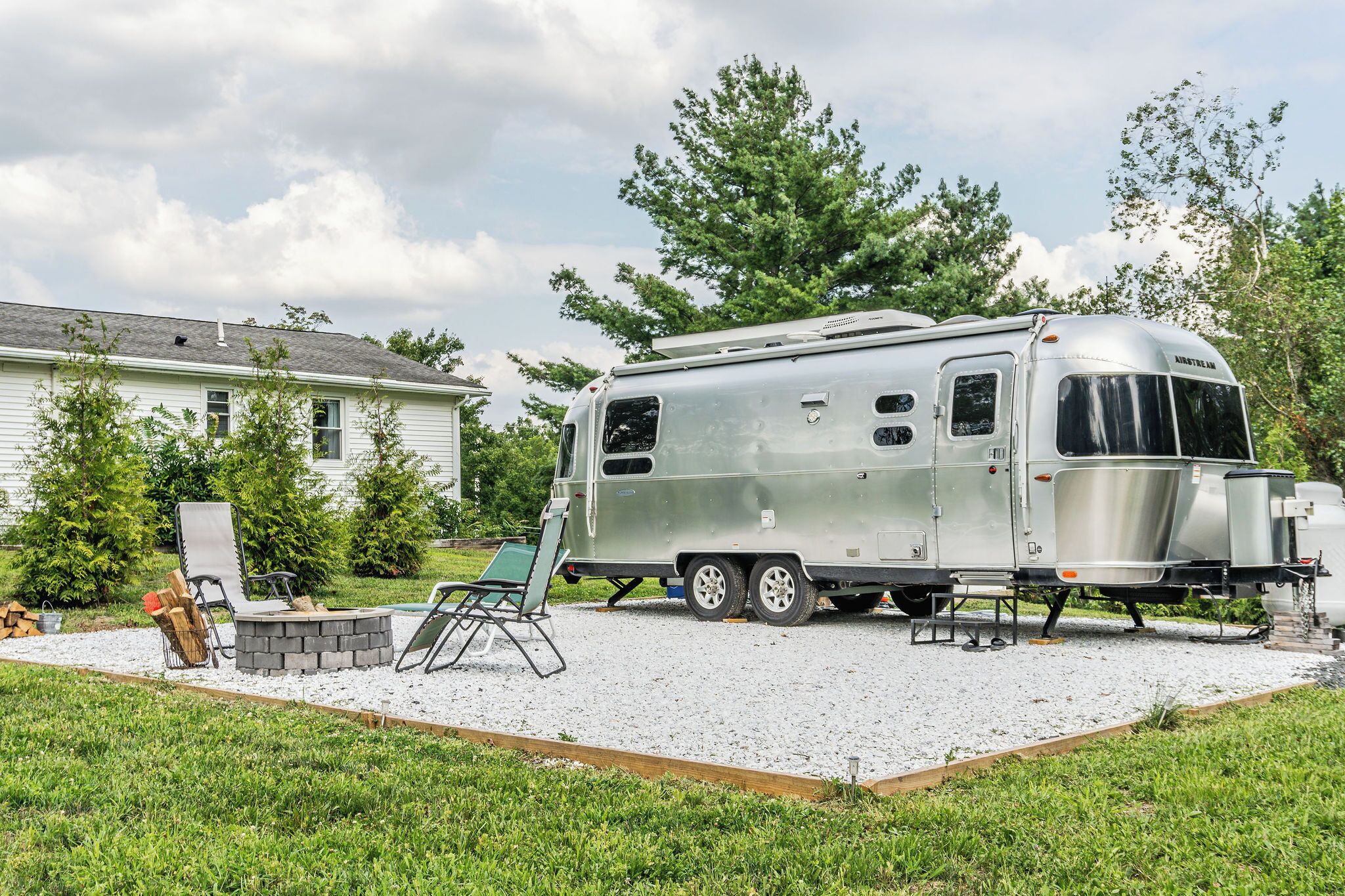 The Clementine- rad camper 5 minutes from the Gunks, perfect for climbers