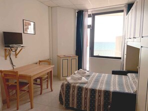 1 bedroom, travel cot - Holiday apartment with a/c (Pietra Ligure)