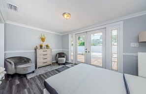 3 habitaciones, tabla de planchar con plancha, wifi y ropa de cama