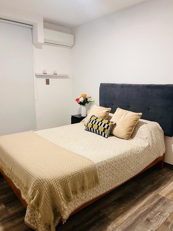 Lägenhet Business - utsikt mot staden | 1 sovrum, sängtillbehör av högsta kvalitet och duntäcken