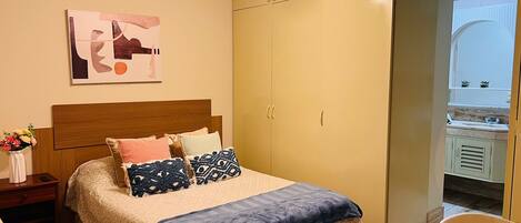 1 bedroom, premium bedding, down duvets, Select Comfort beds