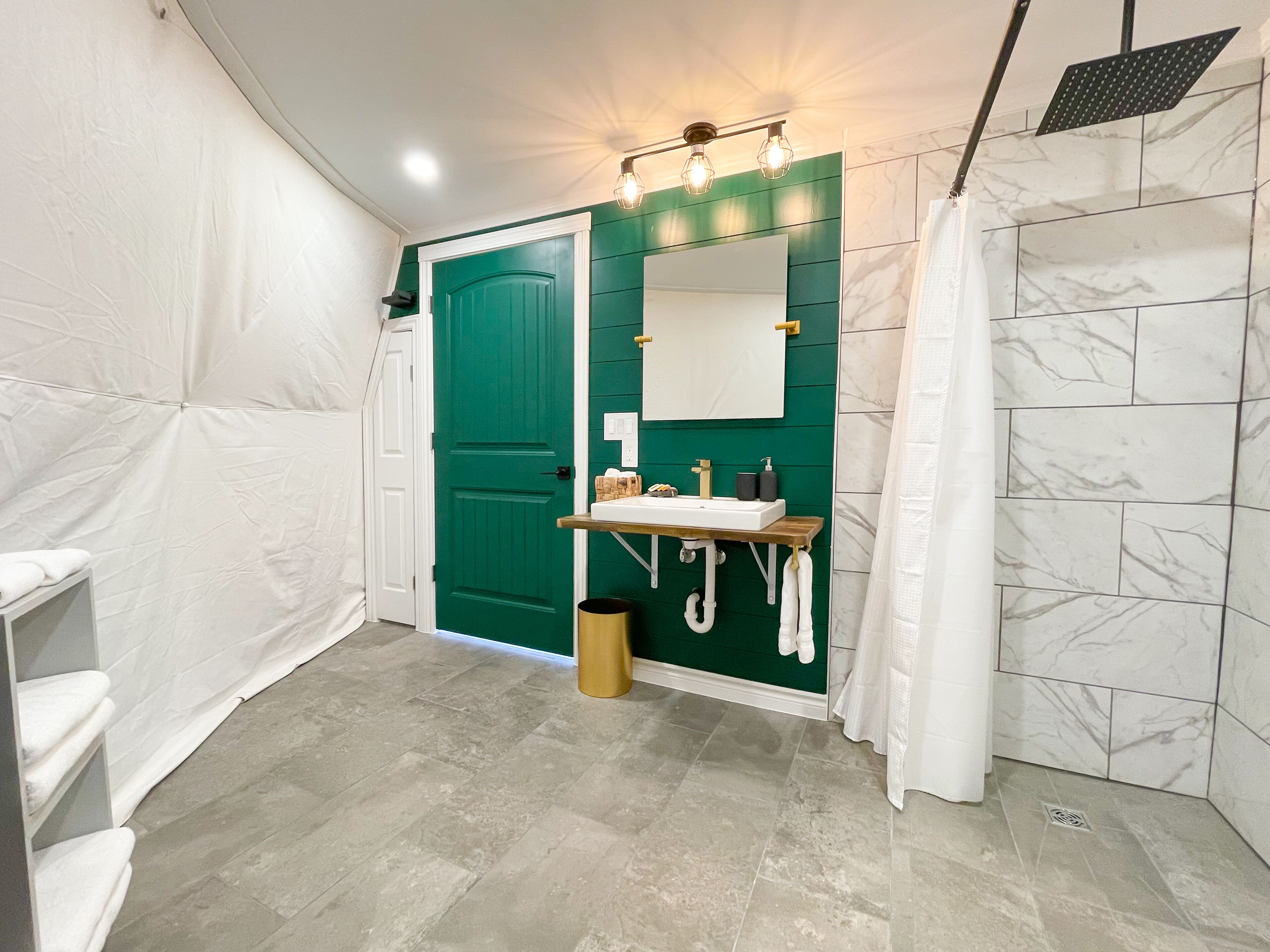Superior Suite, 1 Queen Bed with Sofa bed | Bathroom | Shower, rainfall showerhead, free toiletries, hair dryer