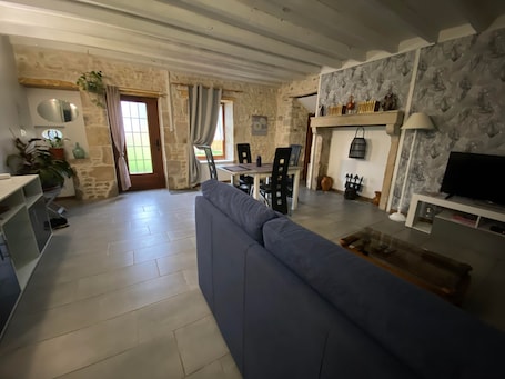 TV. La Salamandre aux Gîtes des Epinoux