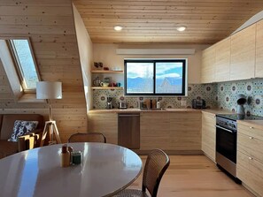 Fridge, microwave, oven, stovetop - Stylish Nordic A-frame in Downtown Victor (Victor)