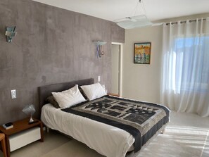 5 slaapkamers, een strijkplank/strijkijzer, reisbedje, gratis wifi