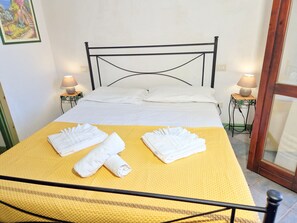 2 室のベッドルーム、アイロン / アイロン台、WiFi (無料)、ベッドシーツ