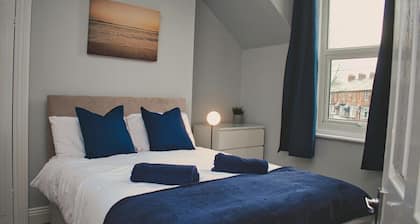 Cosy Deluxe 2 bedroom terraced house near centre