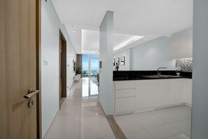 Interior - Stylish apartment, Infinity Pool Skyline View (Dubai)