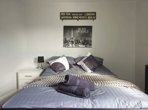 3 habitaciones, tabla de planchar con plancha, wifi y ropa de cama