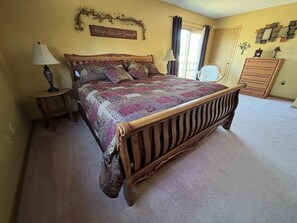 5 habitaciones, tabla de planchar con plancha y cuna de viaje 