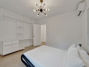 Room - Exquisite Oasis: Luxe 3BR Home w/Salt-Water Pool, BBQ & Game Room
 (Fort Lauderdale)