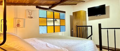 2 bedrooms, in-room safe, desk, free WiFi