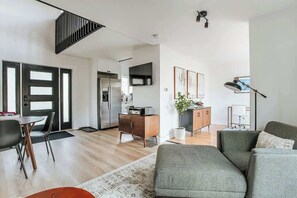 Smart-TV, videospill og kontorer