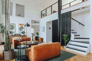 Smart-TV, videospill og kontorer