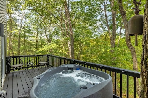 The Nest by Stay With Branch, Forest Haven for Two