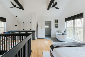 1 soverom, skrivebord, strykejern/-brett og wi-fi (inkludert)