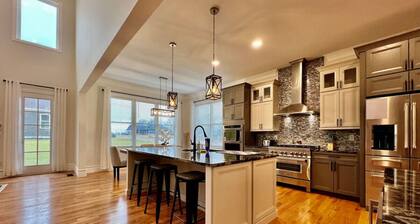 NEW, big, beautiful, Executive Home Liberty Twp