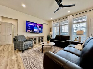 TV - Beautiful NEW Ranch Home with a large deck & games (West Chester Township)