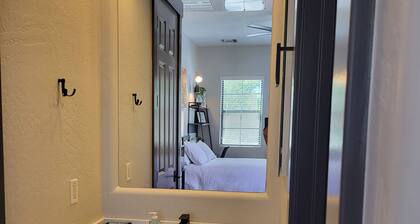 Guesthouse/Casita Goodyear New Remodeled with WiFi