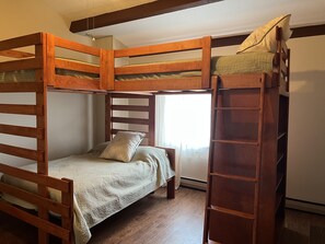 3 chambres, bureau, lit de bébé portatif, accès au Wi-Fi (inclus)