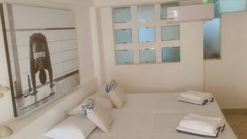 Shared Dormitory | Desk, free WiFi